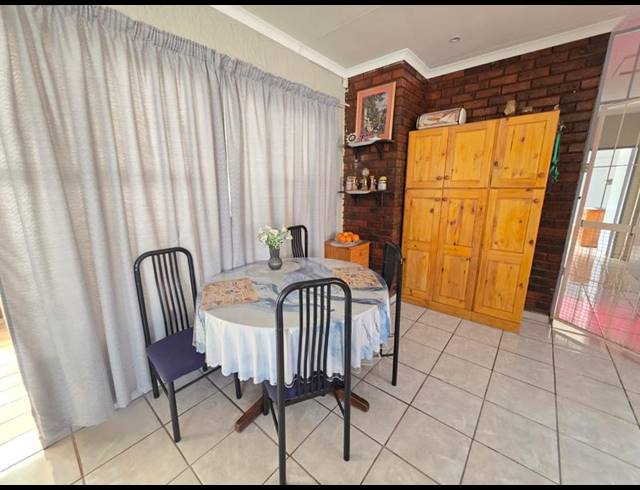 4 BEDROOM HOUSE FOR SALE IN MEYERTON PARK